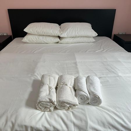 Warm And Modern Brand New Apartment ピレウス エクステリア 写真