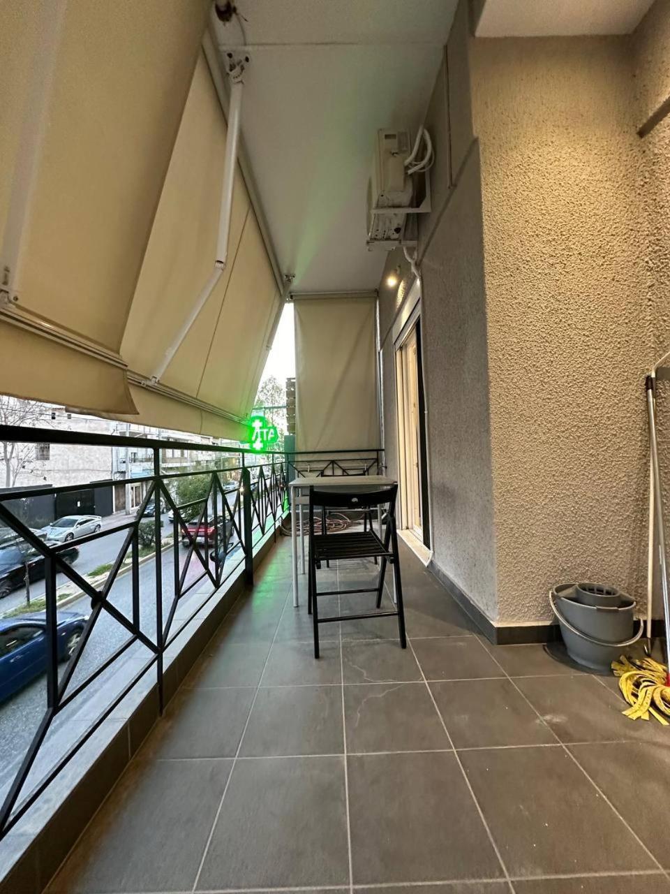 Warm And Modern Brand New Apartment ピレウス エクステリア 写真