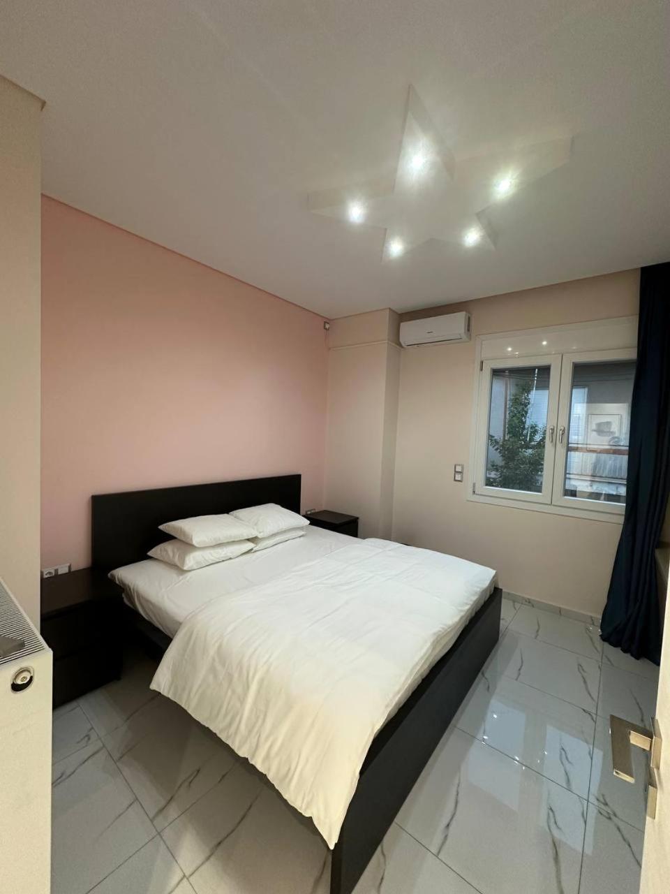 Warm And Modern Brand New Apartment ピレウス エクステリア 写真