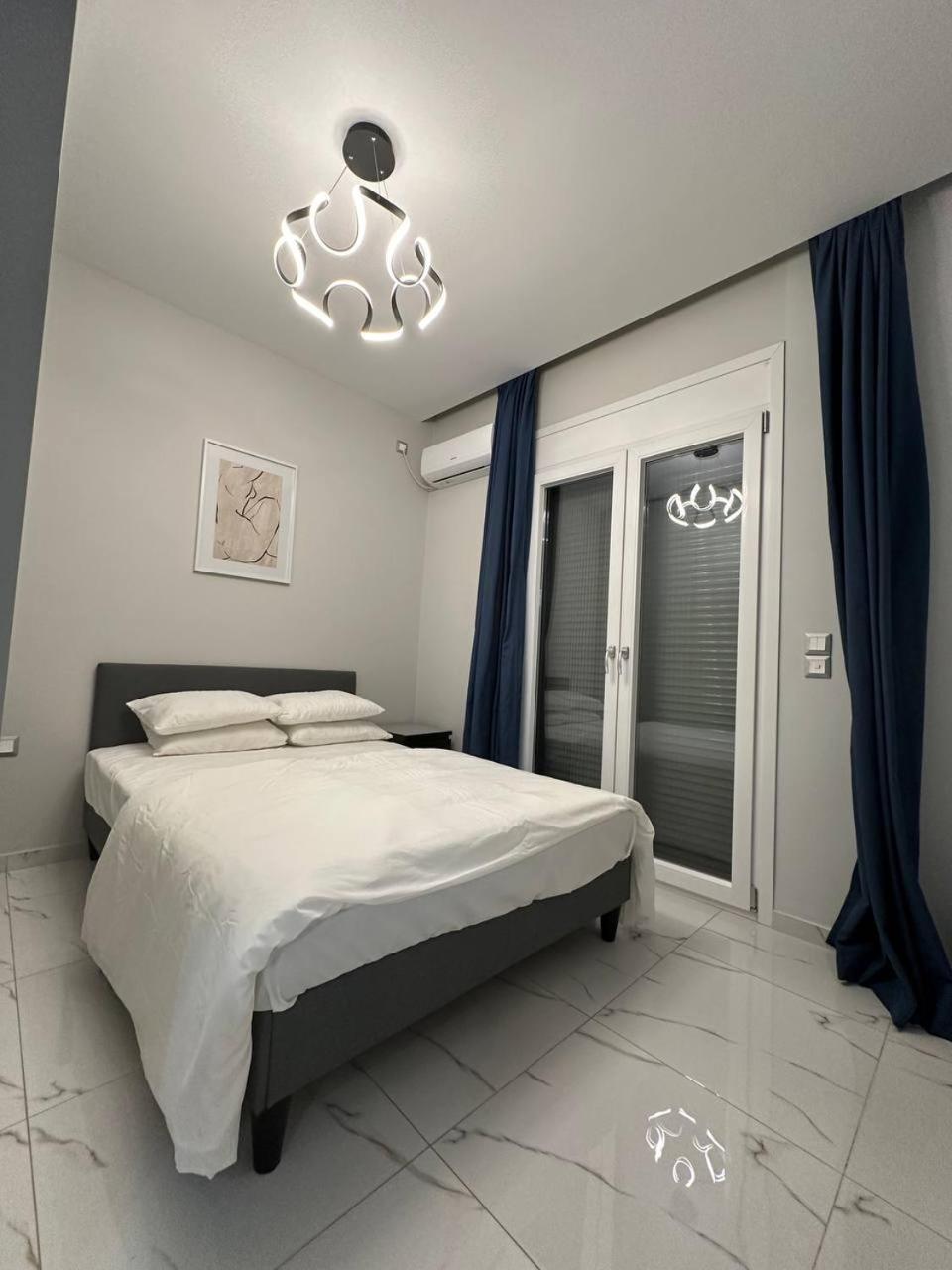 Warm And Modern Brand New Apartment ピレウス エクステリア 写真
