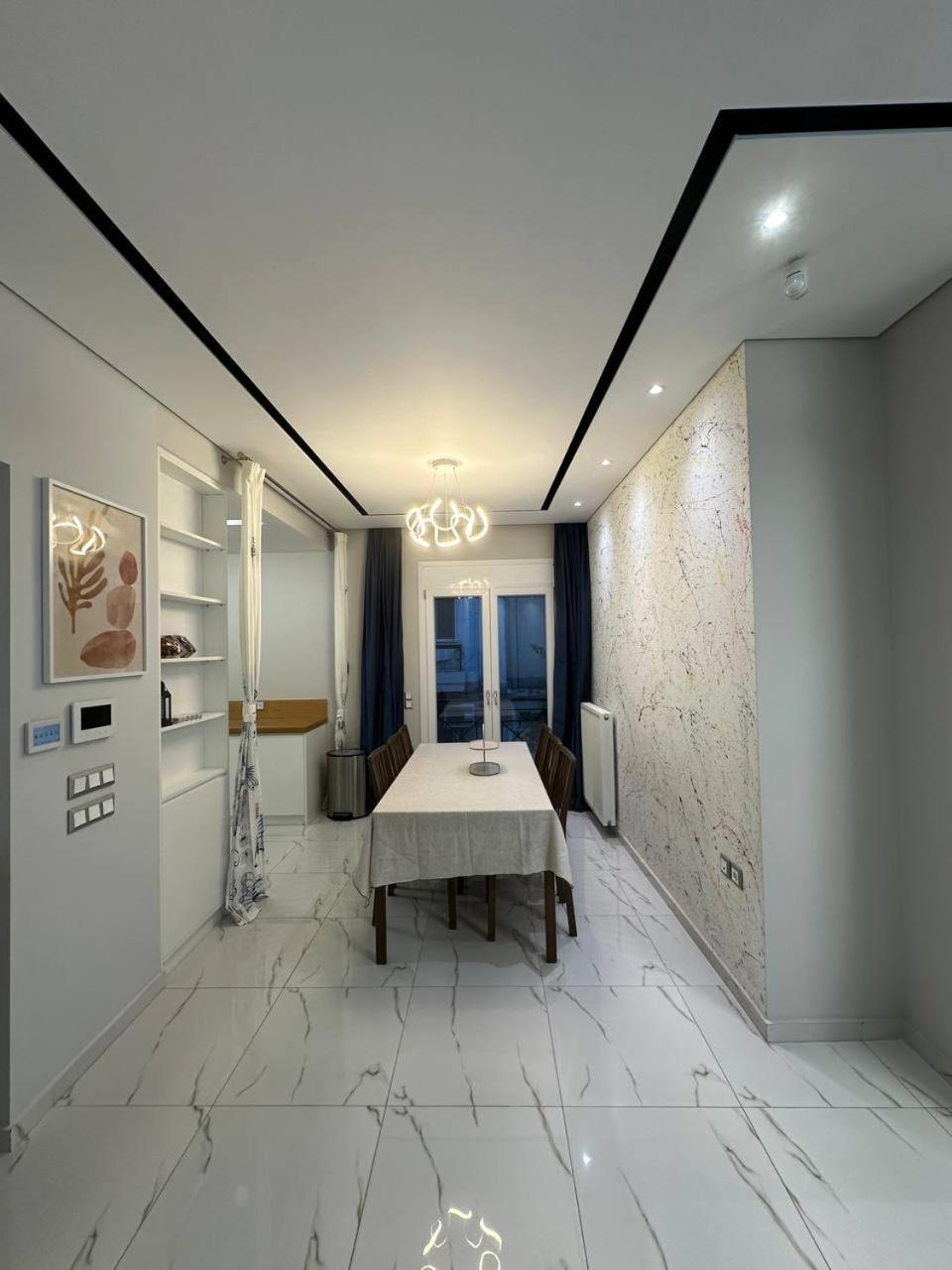Warm And Modern Brand New Apartment ピレウス エクステリア 写真