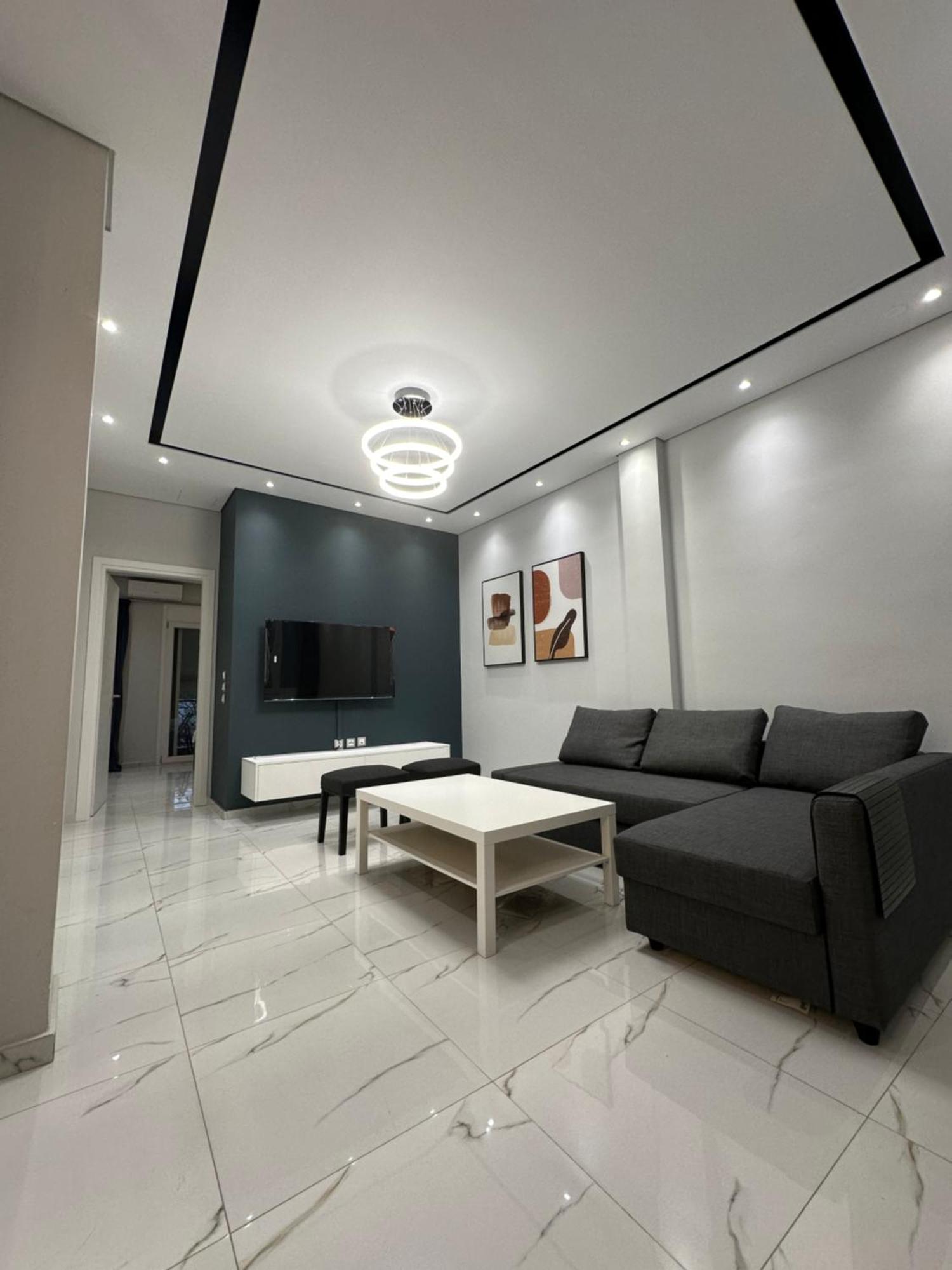 Warm And Modern Brand New Apartment ピレウス エクステリア 写真