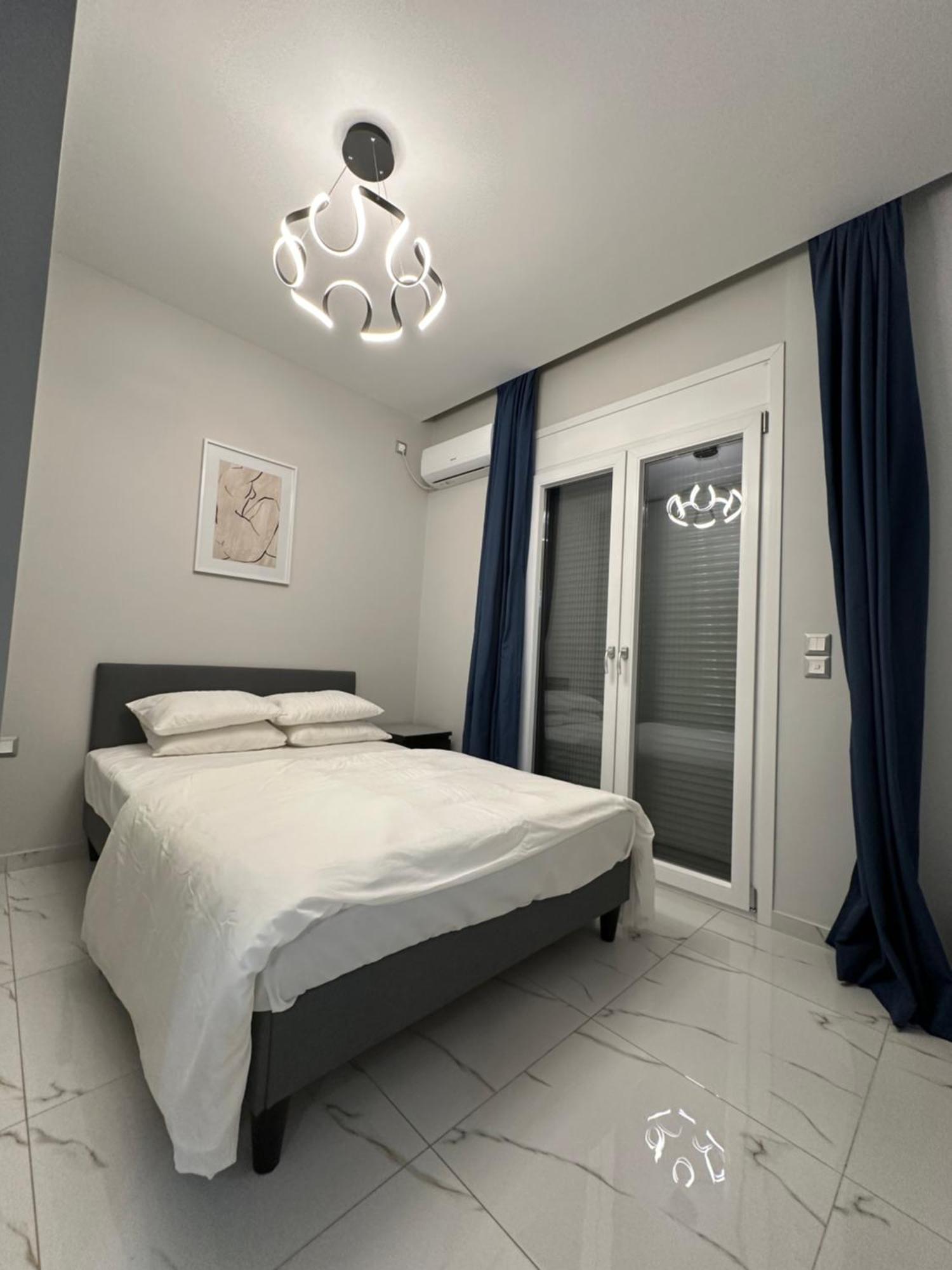Warm And Modern Brand New Apartment ピレウス エクステリア 写真