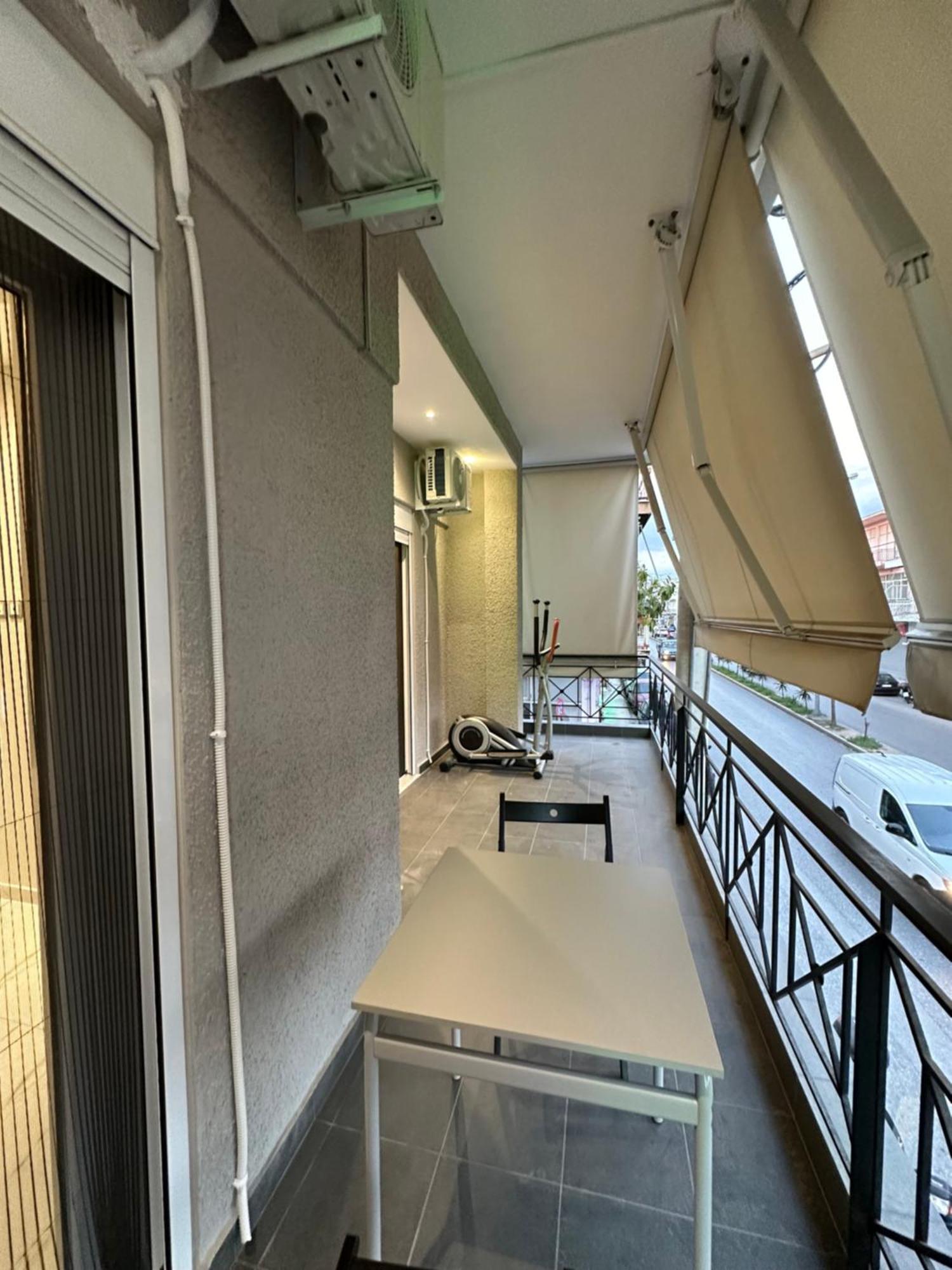 Warm And Modern Brand New Apartment ピレウス エクステリア 写真
